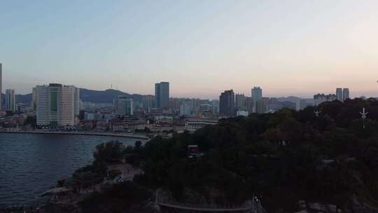 航拍山东烟台海岸线日出日落海边风景