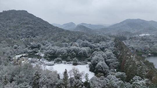 航拍西湖大雪