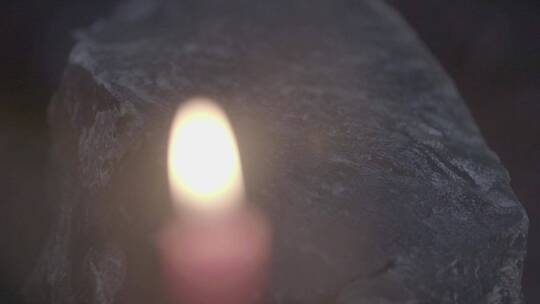 烛光下的玉石古代玉石LOG视频素材
