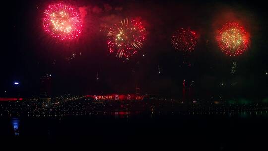 烟花 城市烟花 节日庆祝 西安奥体中心夜景