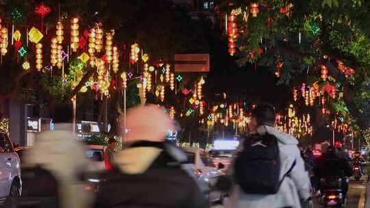 蛇年新春街道夜晚彩灯新年氛围