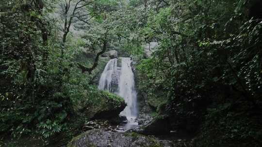 高清实拍眉山洪雅瓦屋山森林瀑布