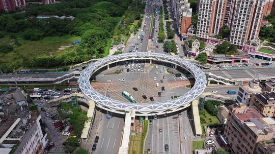 深圳龙华观澜大运站环形天桥航拍俯视拉升后腿