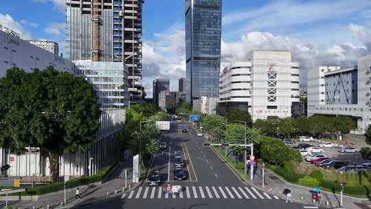 现代化城市街道及两旁的高楼建筑