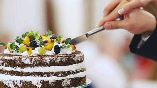 新婚夫妇切婚礼蛋糕