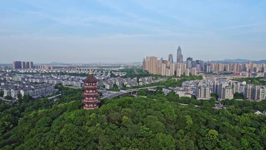 绍兴文笔塔与世茂天际中心城市建筑风光