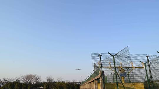 4k实拍 飞机划过天空 飞机特写