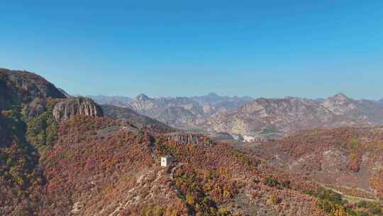 秋天航拍辽宁绥中锥子山野长城