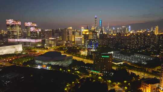 上海东方艺术中心和东方明珠陆家嘴夜景航拍