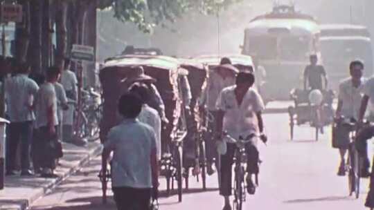 70年代初上海 水运 菜市场 大扫除 繁忙街道