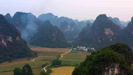 航拍广西崇左甘蔗林与村庄的全景景象