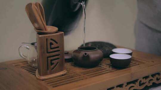 中式茶具 倒茶