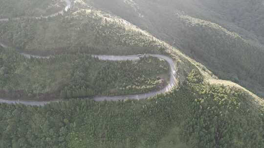 航拍大田顶大山森林云雾缭绕高山公路