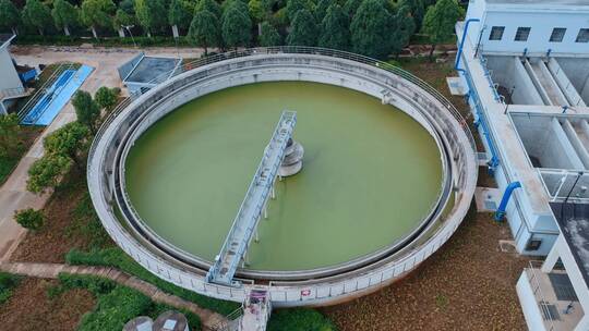 污水处理厂视频污水处理净化圆形搅拌沉淀池视频素材模板下载