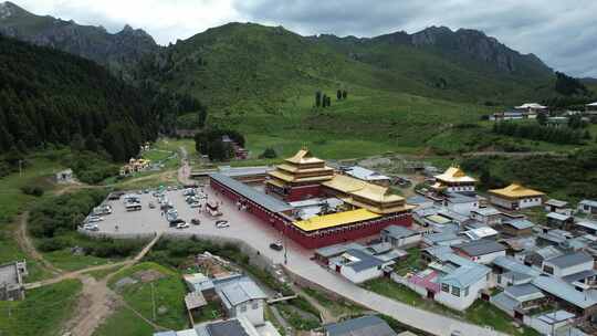 四川阿坝州若尔盖达仓郎木寺航拍风光