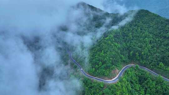 航拍山路汽车行驶