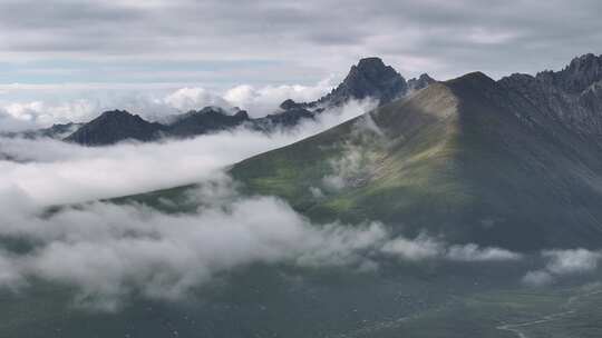 经典年保玉则山坡远神山