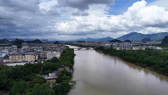 桂林夏季暴雨洪水后漓江