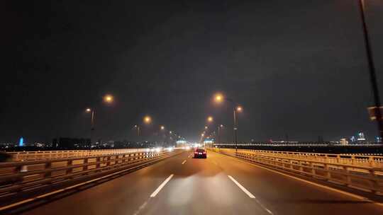 城市夜晚夜景开车第一视角汽车窗外沿途风景