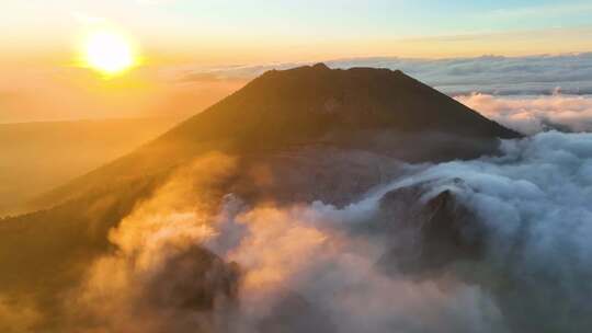 印尼宜珍火山云海日出