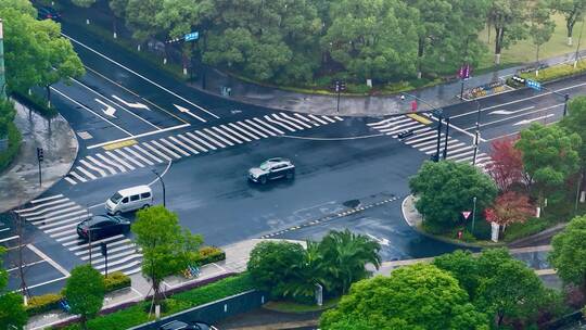 雨后杭州城市交通十字口