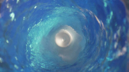 蓝色的水在搅拌机内转动视频素材模板下载
