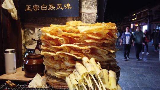 云南大理古城美食-烤饵块