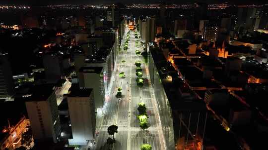 巴西里约热内卢市中心巴尔加斯总统大道夜景