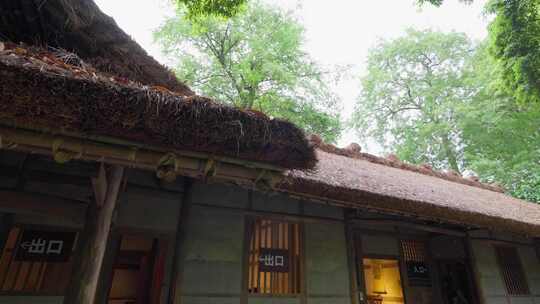 成都杜甫草堂草屋遗址下雨天空镜