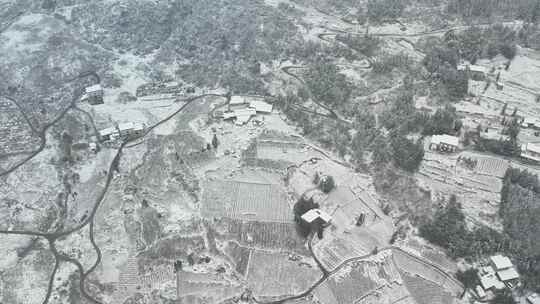 大自然寒潮冬天下雪的村庄田野航拍风景