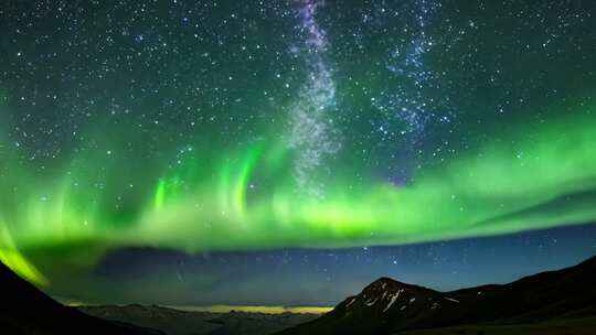 极光漫天 星空点缀 梦幻光影奇境