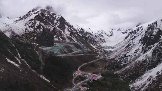 西藏墨脱G559扎墨公路雪山航拍风光