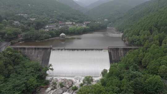 雨后泰山，悬崖飞瀑，高山流水，