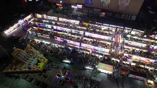 夜市摊宵夜美食摊夜景人流航拍