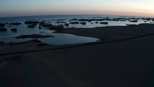 青海省海西州乌素特水上雅丹景区日落航拍