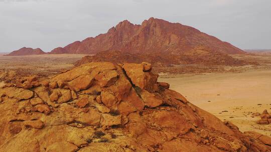 航拍沙漠岩层景观