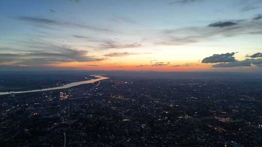 4K航拍夕阳下老挝首都万象城市风光