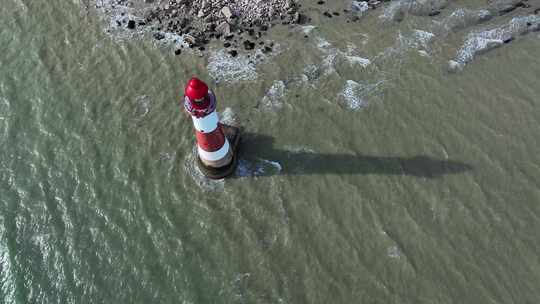 英格兰南海岸的红白灯塔