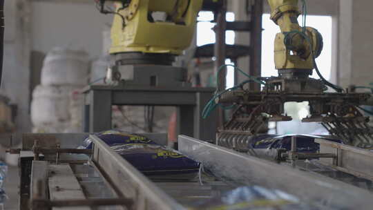 工厂自动化生产线机械臂作业