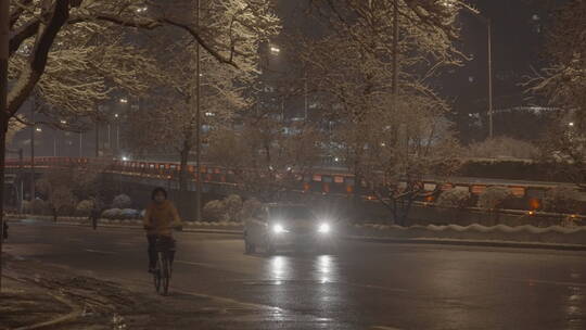 冬天夜晚雪景空镜头