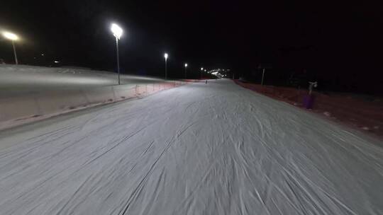 鳌山滑雪场夜晚滑雪极限运动高山滑雪航拍