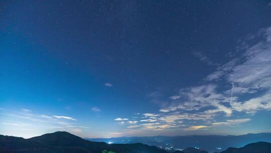 浙江八月英仙座流星雨延时摄影