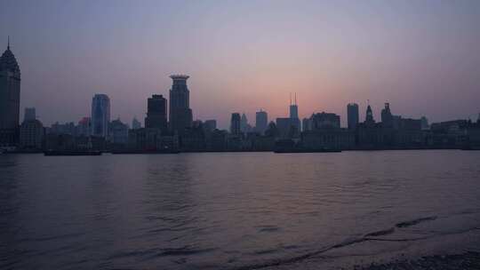 上海外滩黄昏城市天际线