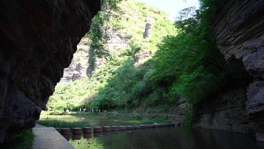 洛阳龙潭大峡谷旅游生态森林河流景点