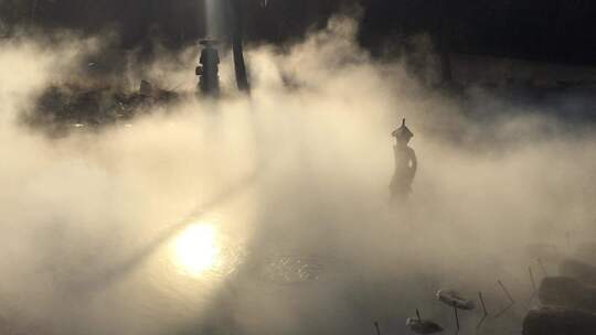 烟雾缭绕 仙境 石头雕像 水景