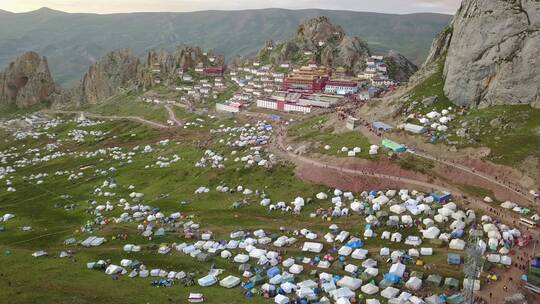 西藏丁青县孜珠寺雍仲苯教航拍孜珠神山