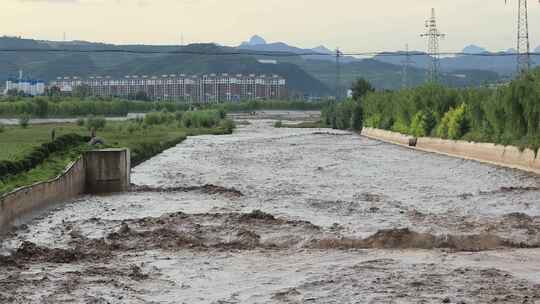 实拍暴雨后洪水 山洪  泥石流