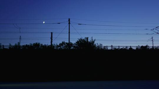 汽车在夜晚行驶