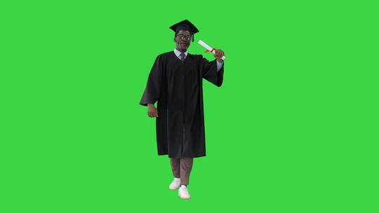 穿着毕业礼服的男生手拿毕业证书视频素材模板下载