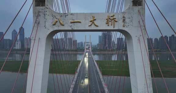 八一大桥城市风光俯瞰